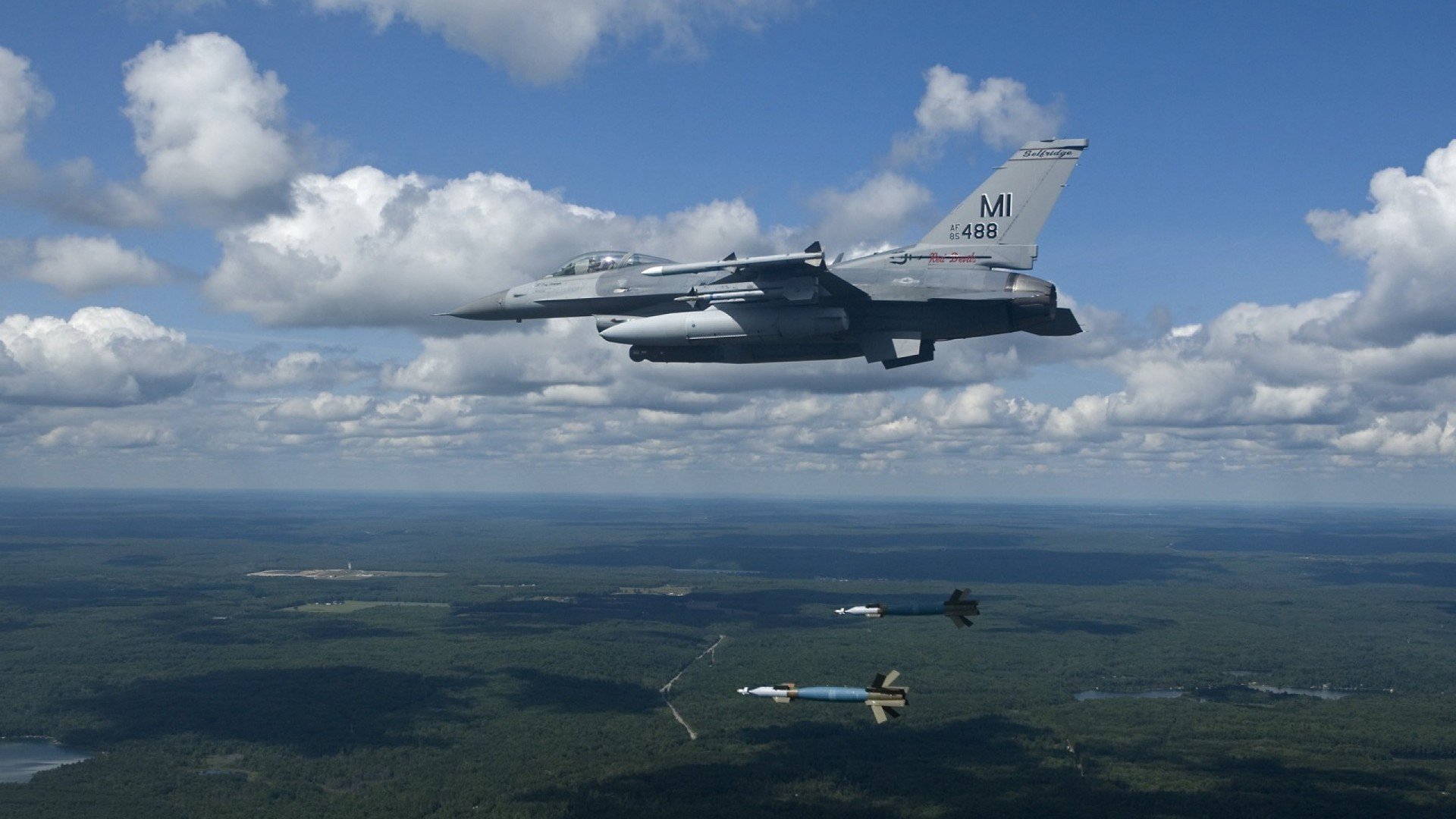 足球赞助金额创新高,体育经济持续升温,足球队赞助